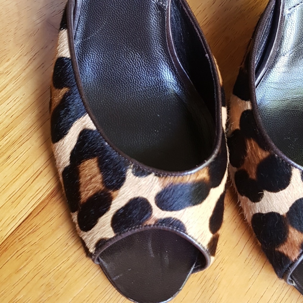 Christian Dior, Leopard Print Pony Hair Pump. - Picture 3 of 5